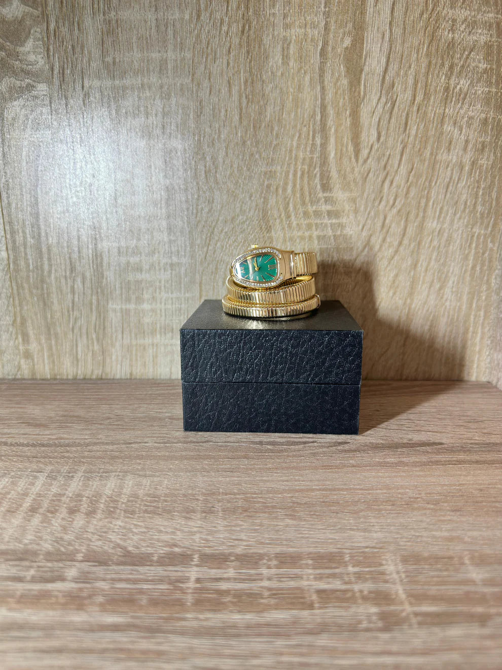 ساعةنسائية فاخرة